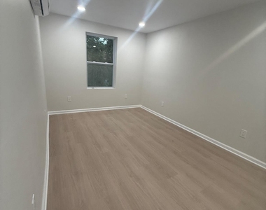 568 Pfeiffer Street - Photo Thumbnail 8