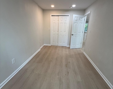 568 Pfeiffer Street - Photo Thumbnail 9
