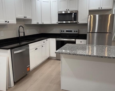 568 Pfeiffer Street - Photo Thumbnail 4