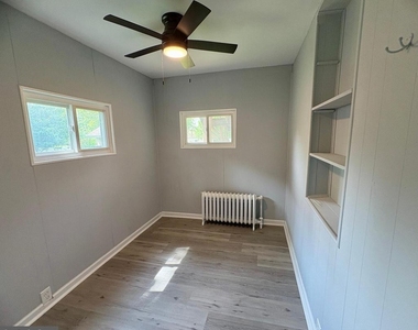 735 Morgan Avenue - Photo Thumbnail 13