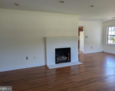 9005 Centreville Road - Photo Thumbnail 7