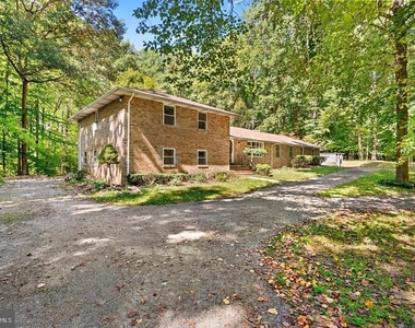 9409 Croom Acres - Photo Thumbnail 1