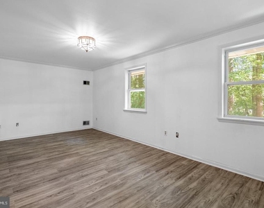 9409 Croom Acres - Photo Thumbnail 18
