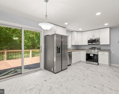 9409 Croom Acres - Photo Thumbnail 16