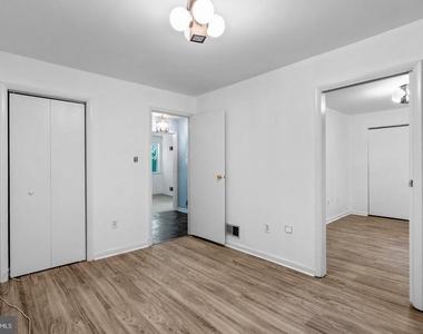 9409 Croom Acres - Photo Thumbnail 11