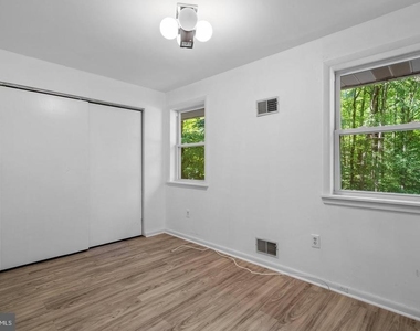 9409 Croom Acres - Photo Thumbnail 9