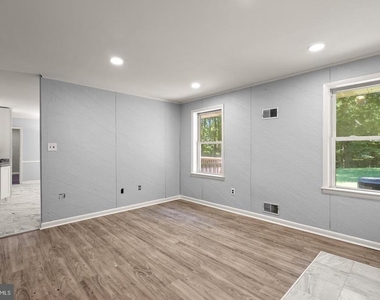 9409 Croom Acres - Photo Thumbnail 10