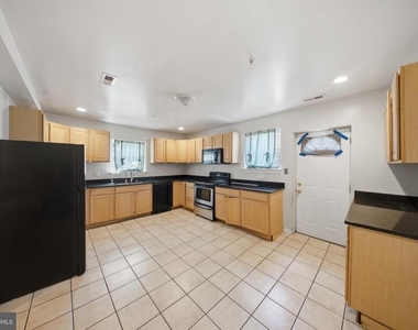 7611 Temple Hill Road - Photo Thumbnail 4
