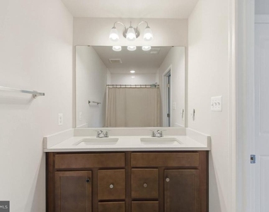 3469 Carnaby Street - Photo Thumbnail 23