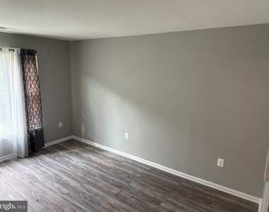 7737 Merrick Lane - Photo Thumbnail 9