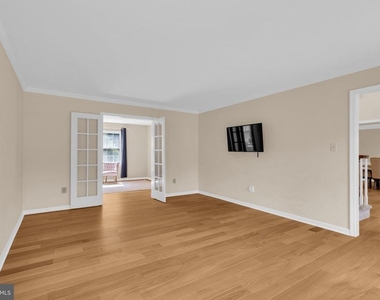 7707 Lake Glen Drive - Photo Thumbnail 15