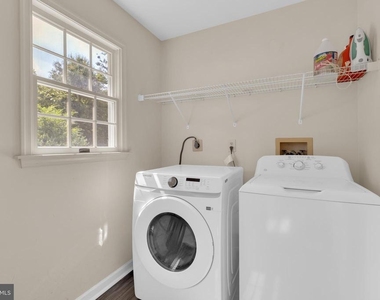 7707 Lake Glen Drive - Photo Thumbnail 20