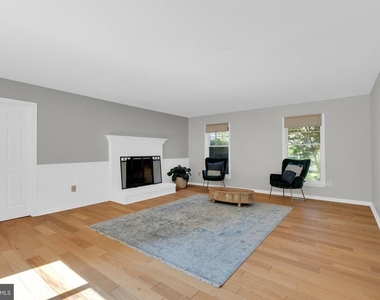 7707 Lake Glen Drive - Photo Thumbnail 17
