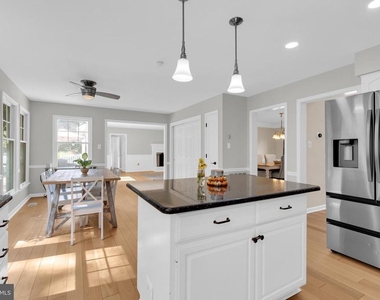 7707 Lake Glen Drive - Photo Thumbnail 6
