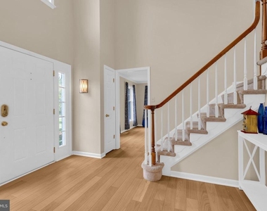 7707 Lake Glen Drive - Photo Thumbnail 11
