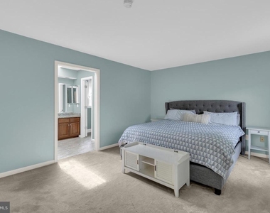 7707 Lake Glen Drive - Photo Thumbnail 25