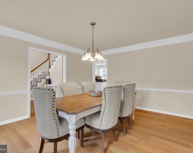 7707 Lake Glen Drive - Photo Thumbnail 12