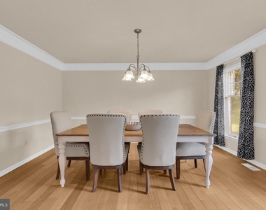 7707 Lake Glen Drive - Photo Thumbnail 7
