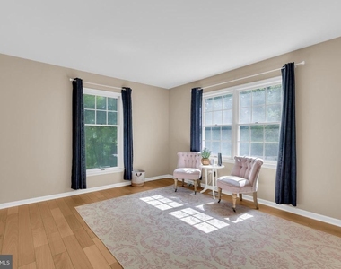 7707 Lake Glen Drive - Photo Thumbnail 13