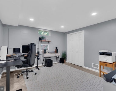 7707 Lake Glen Drive - Photo Thumbnail 43