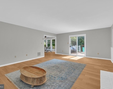 7707 Lake Glen Drive - Photo Thumbnail 18