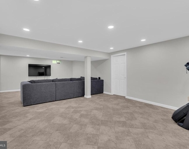 7707 Lake Glen Drive - Photo Thumbnail 40