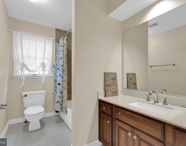 7707 Lake Glen Drive - Photo Thumbnail 35
