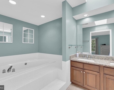 7707 Lake Glen Drive - Photo Thumbnail 28