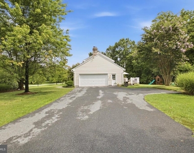 7707 Lake Glen Drive - Photo Thumbnail 10