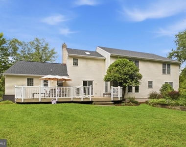 7707 Lake Glen Drive - Photo Thumbnail 9