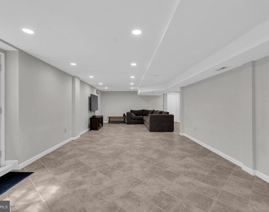 7707 Lake Glen Drive - Photo Thumbnail 38