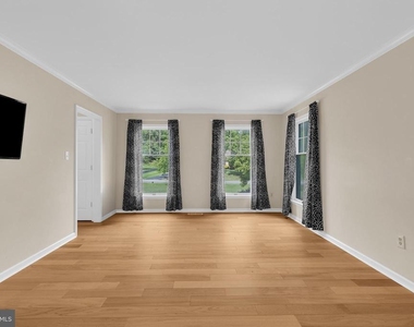 7707 Lake Glen Drive - Photo Thumbnail 16