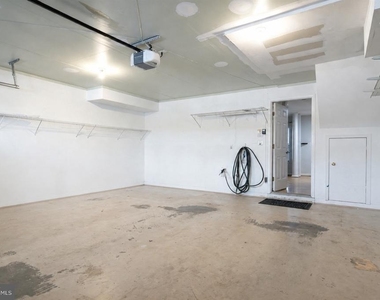 9423 Fields Road - Photo Thumbnail 32
