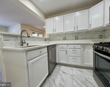 11812 Eton Manor Drive - Photo Thumbnail 14