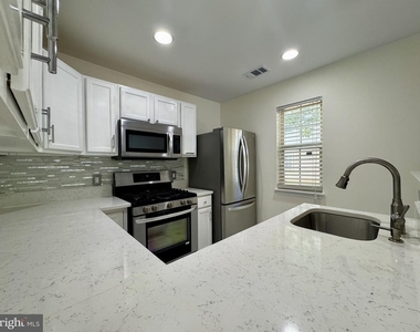 11812 Eton Manor Drive - Photo Thumbnail 17