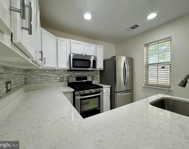 11812 Eton Manor Drive - Photo Thumbnail 16