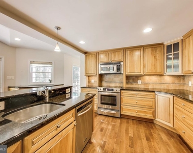 1337 Crockett Lane - Photo Thumbnail 8