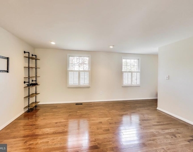 1337 Crockett Lane - Photo Thumbnail 3