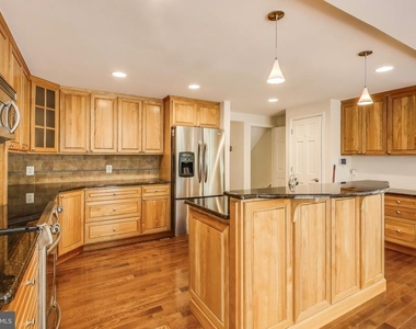 1337 Crockett Lane - Photo Thumbnail 9