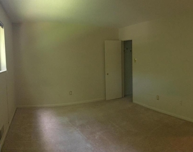 10512 Weymouth Street - Photo Thumbnail 5