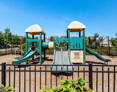 358 Urban Avenue - Photo Thumbnail 31