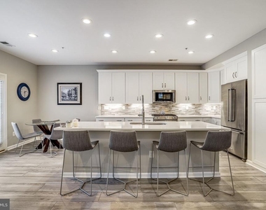 358 Urban Avenue - Photo Thumbnail 3