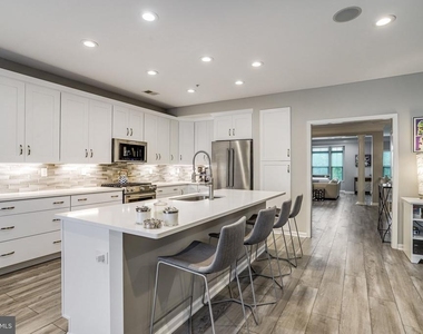 358 Urban Avenue - Photo Thumbnail 2