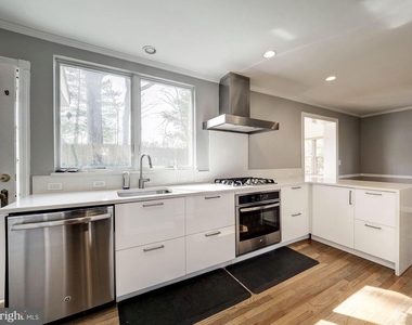 5208 Glenwood Road - Photo Thumbnail 17