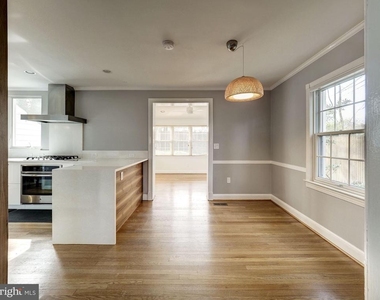 5208 Glenwood Road - Photo Thumbnail 12