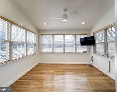 5208 Glenwood Road - Photo Thumbnail 20