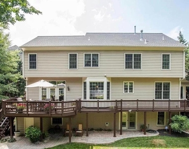 8931 Falls Farm Drive - Photo Thumbnail 3