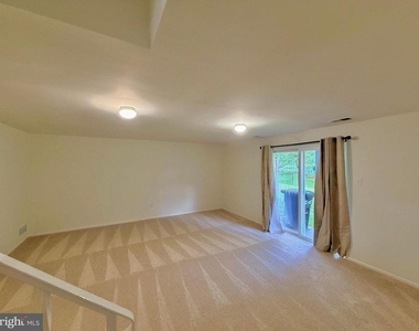 6064 Majors Lane - Photo Thumbnail 13