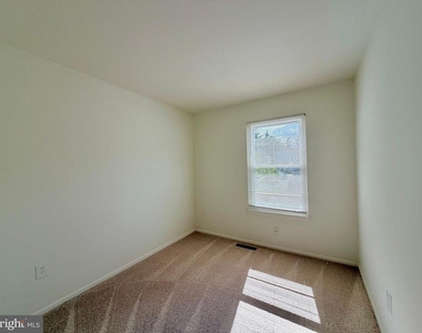 6064 Majors Lane - Photo Thumbnail 7