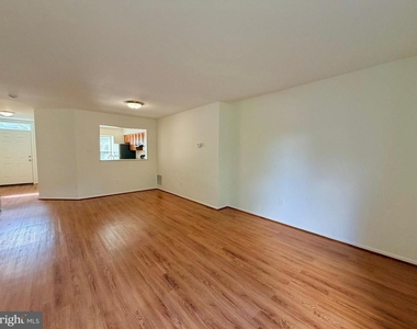 6064 Majors Lane - Photo Thumbnail 4